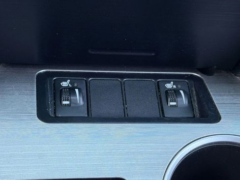 Used 2012 Toyota Camry SE w/ Leather Pkg FWD image 21