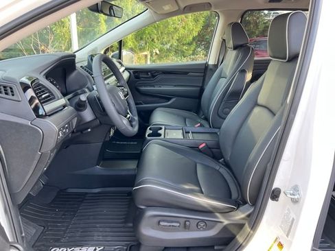 New 2026 Honda Odyssey Touring image 15