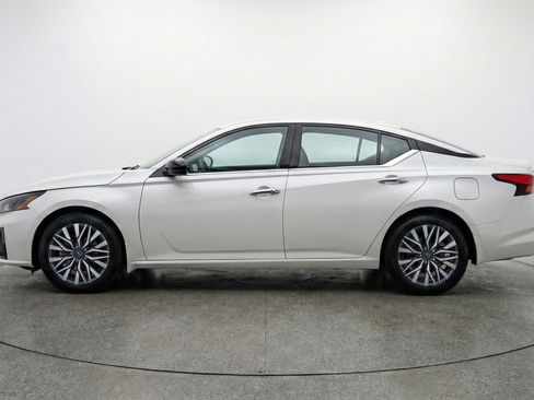 Used 2025 Nissan Altima 2.5 SV FWD image 5