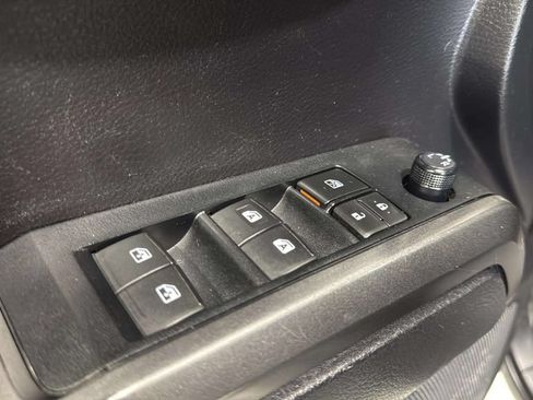 Used 2019 Toyota Tacoma SR5 AWD/4WD image 19