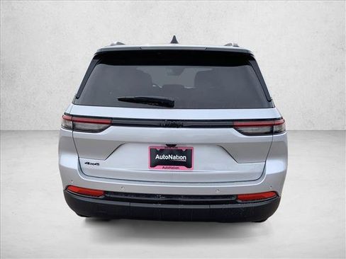 New 2025 Jeep Grand Cherokee Altitude image 4