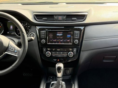 Used 2020 Nissan Rogue SL AWD/4WD image 13