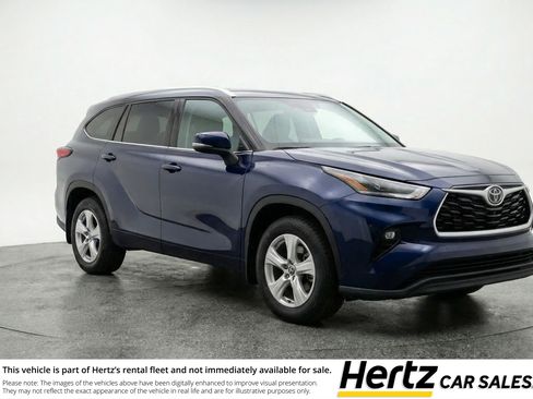 Used 2025 Toyota Highlander LE image 1