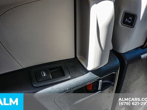 Used 2024 Chrysler Pacifica Touring-L FWD image 34