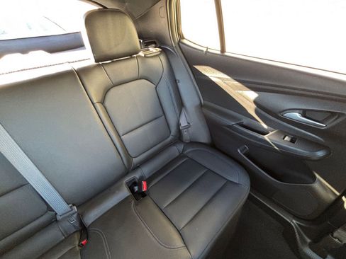 Used 2025 Buick Envista Sport Touring image 37