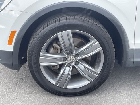Used 2020 Volkswagen Tiguan SEL AWD/4WD image 11