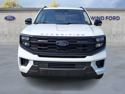 Used 2025 Ford Expedition Active AWD/4WD image 2