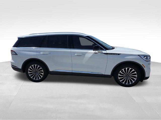 Used 2022 Lincoln Aviator Reserve w/ Equipment Group 201A AWD/4WD image 2