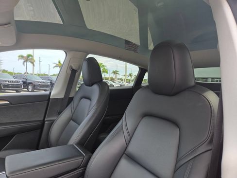 Used 2023 Tesla Model Y Long Range AWD/4WD image 27