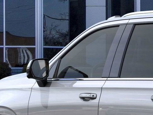 New 2026 Chevrolet Suburban LT image 12