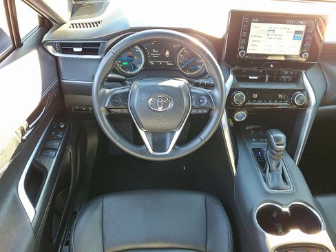 Certified 2022 Toyota Venza XLE image 12