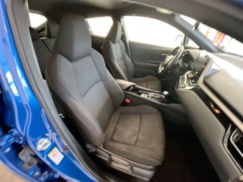 Used 2019 Toyota C-HR XLE FWD image 24