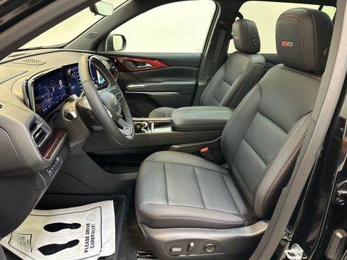 Used 2025 Chevrolet Traverse Z71 w/ Enhanced Driving Package AWD/4WD image 4