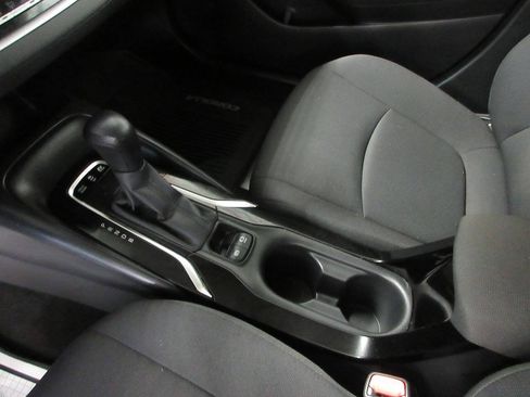 Used 2021 Toyota Corolla LE FWD image 18