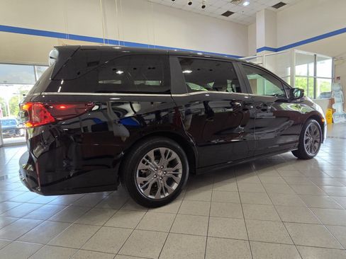 New 2026 Honda Odyssey Touring image 4