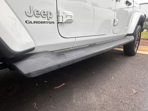 Used 2022 Jeep Gladiator Overland w/ Popular Equipment Package AWD/4WD image 18