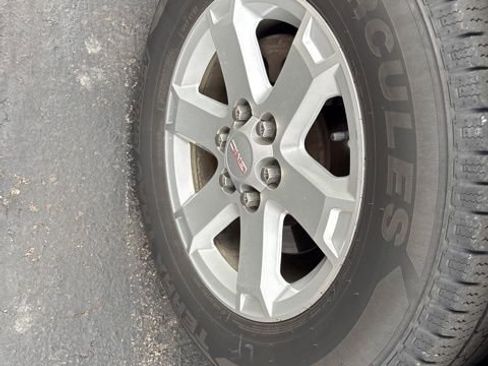 Used 2015 GMC Acadia SLE image 4