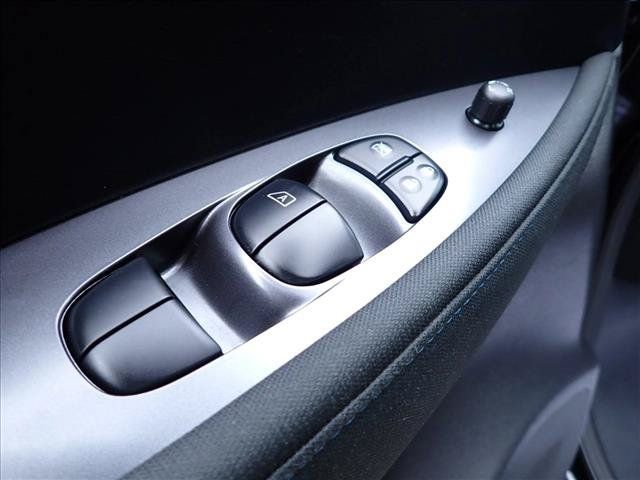 Used 2025 Nissan Leaf S FWD image 13