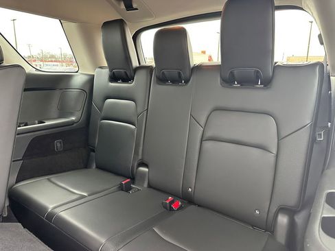 Used 2025 Nissan Pathfinder SL image 12