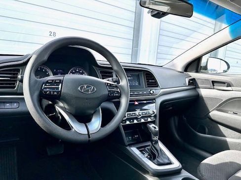 Used 2020 Hyundai Elantra SE w/ Cargo Package (C1) FWD image 12