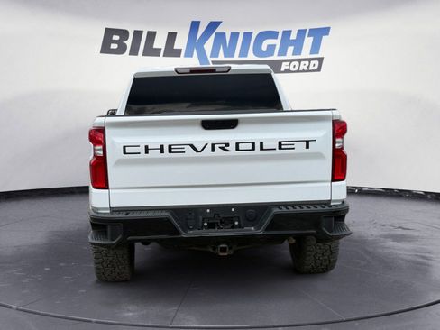 Used 2021 Chevrolet Silverado 1500 LT Trail Boss w/ LPO, Dark Essentials Package image 4