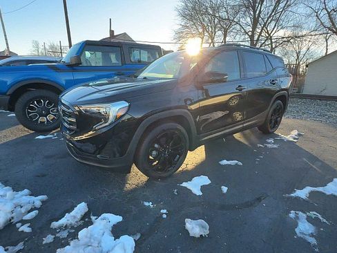 Used 2021 GMC Terrain SLE w/ Driver Convenience Package image 4