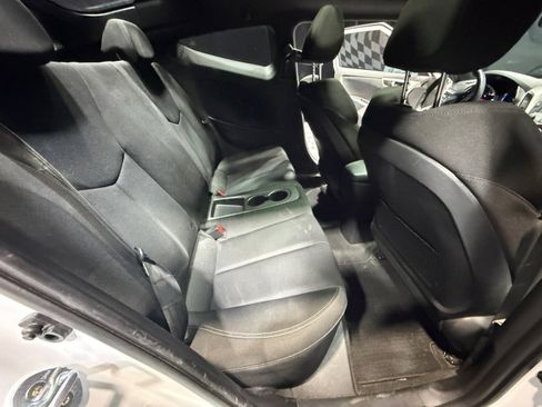 Used 2017 Hyundai Veloster Value Edition image 18