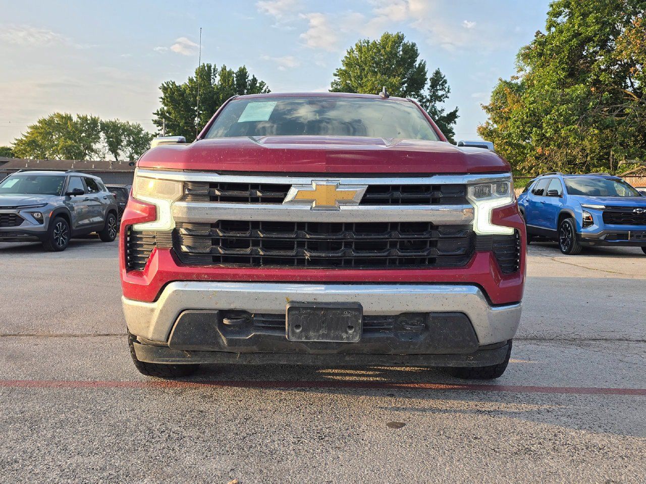 Used 2022 Chevrolet Silverado 1500 LT AWD/4WD image 2