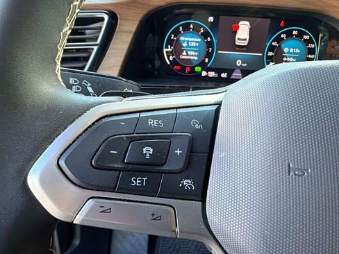 Used 2024 Volkswagen Atlas SE AWD/4WD image 35