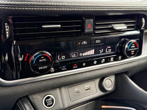 Used 2021 Nissan Rogue Platinum image 17