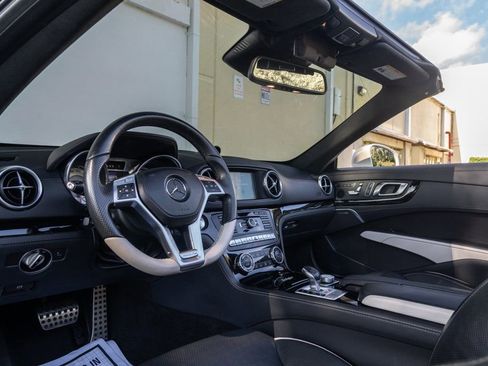 Used 2015 Mercedes-Benz SL 550 2dr Roadster SL 550 image 16