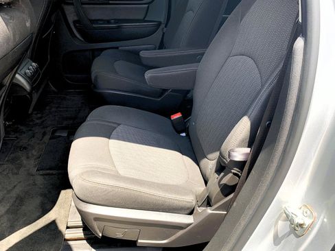 Used 2017 Chevrolet Traverse LT w/ Style and Technology Package FWD image 28
