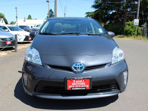 Used 2014 Toyota Prius Three w/ Solar Roof Package FWD image 2