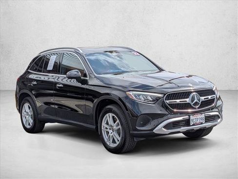 Used 2023 Mercedes-Benz GLC 300 4MATIC image 3