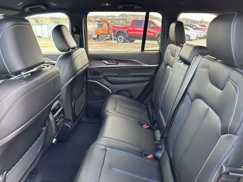New 2026 Jeep Grand Cherokee Limited w/ Trailer Tow Package AWD/4WD image 15