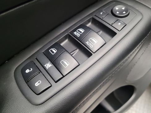 Used 2017 Jeep Grand Cherokee Laredo RWD image 27