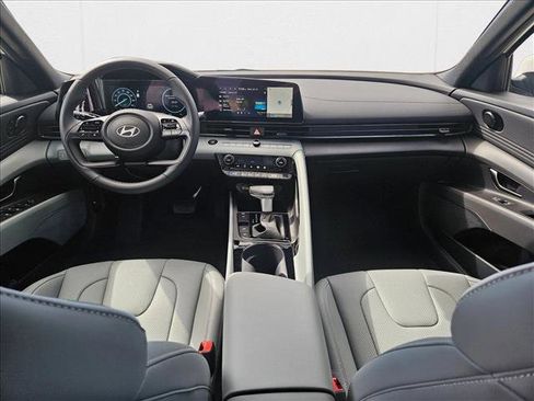 New 2025 Hyundai Elantra Limited image 17