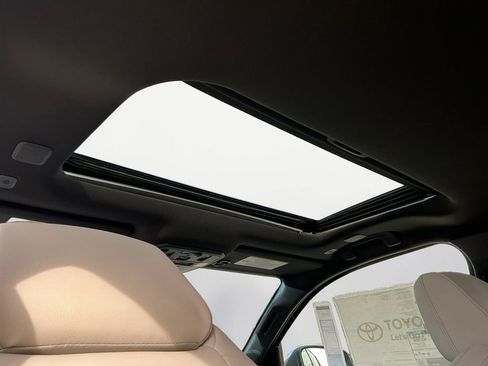 Used 2025 Toyota Tacoma Limited image 19