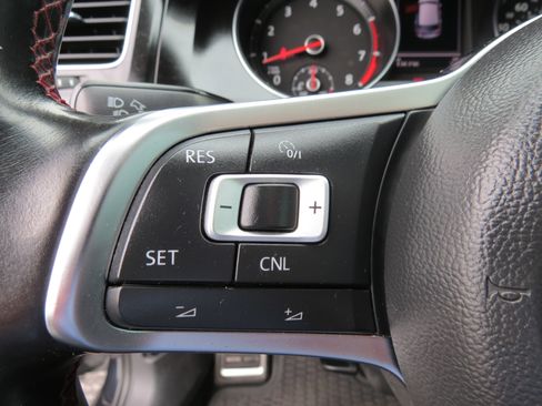 Used 2015 Volkswagen GTI SE FWD image 14