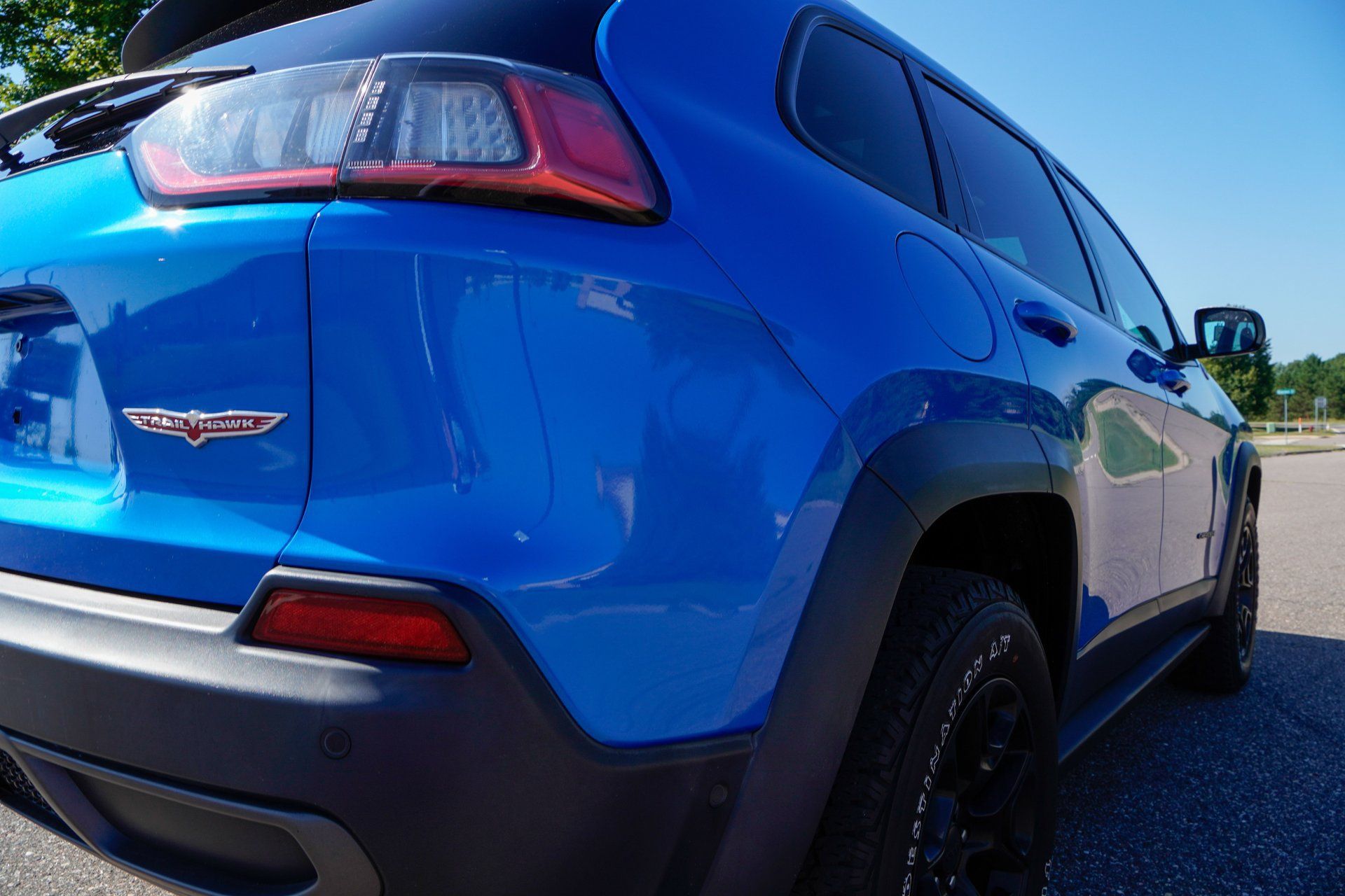 Used 2019 Jeep Cherokee Trailhawk AWD/4WD image 31