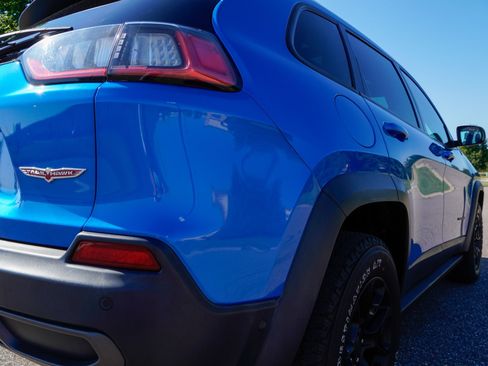 Used 2019 Jeep Cherokee Trailhawk AWD/4WD image 31
