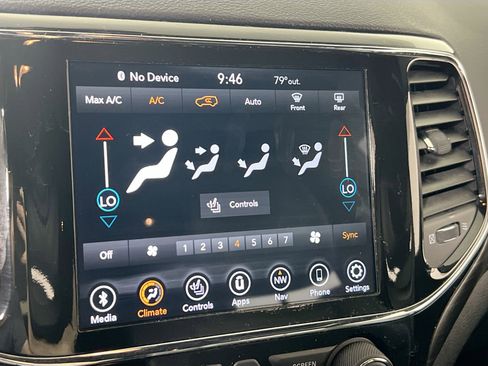 Used 2022 Jeep Grand Cherokee Laredo X image 15