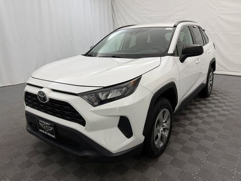 Used 2019 Toyota RAV4 LE image 2