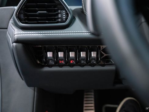 Used 2021 Lamborghini Huracan EVO RWD image 27