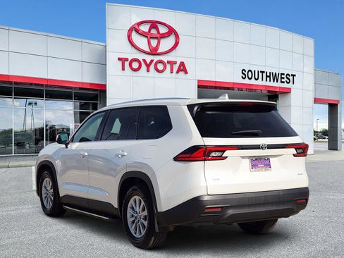 Used 2025 Toyota Grand Highlander AWD image 4