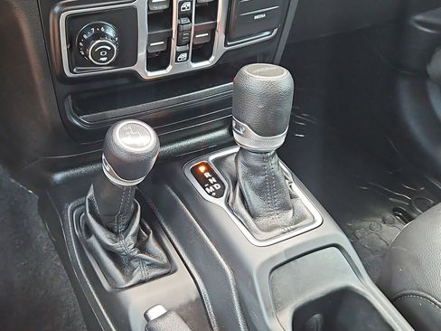 Used 2021 Jeep Gladiator Sport image 21