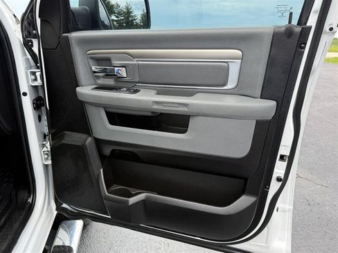 Used 2019 RAM 1500 Classic SLT w/ SLT Plus D←cor Group AWD/4WD image 36