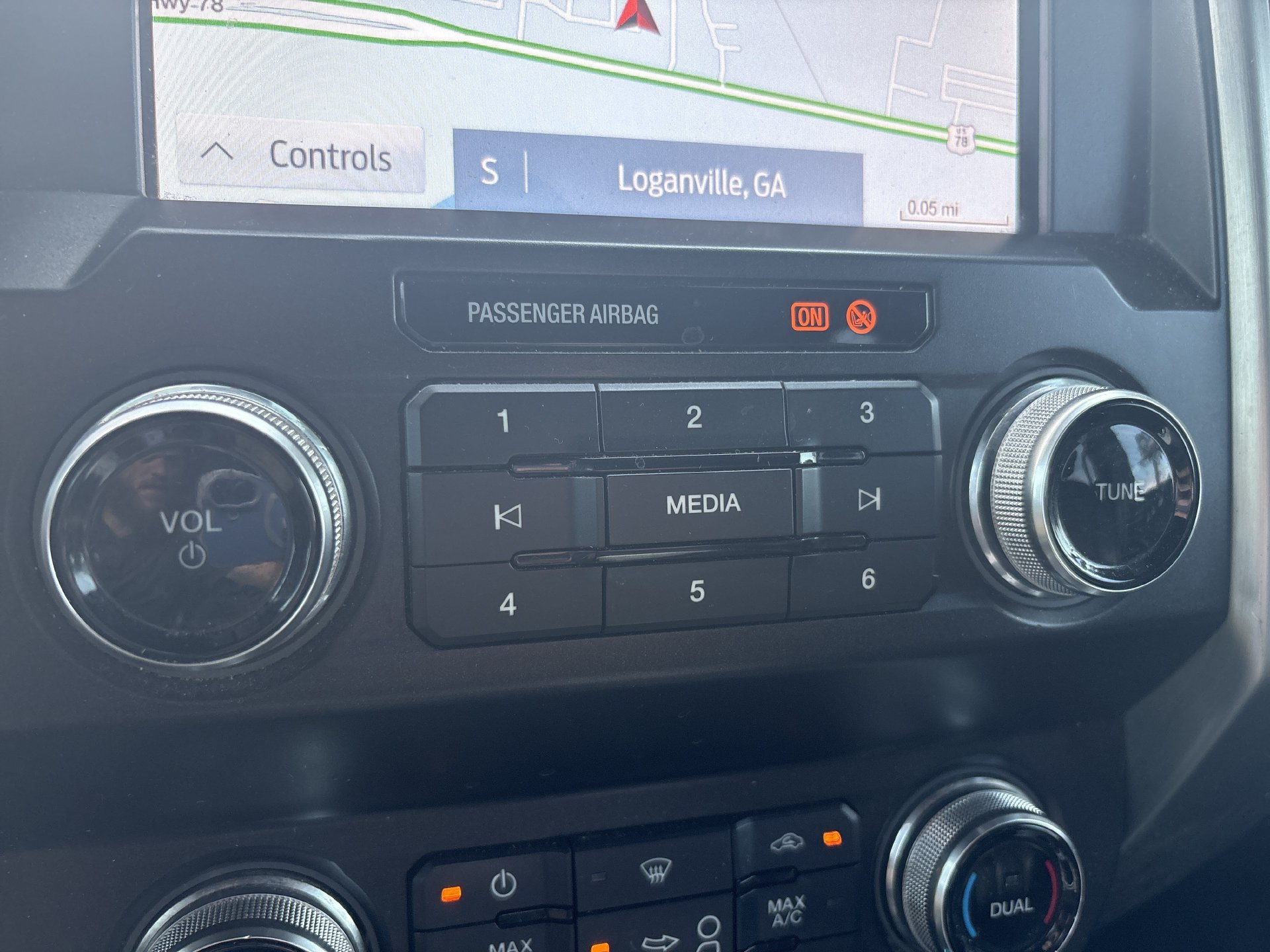 Used 2021 Ford F250 Platinum w/ FX4 Off-Road Package AWD/4WD image 6