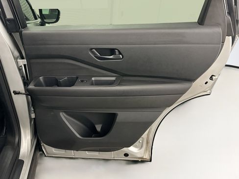 Used 2025 Nissan Pathfinder SV AWD/4WD image 32