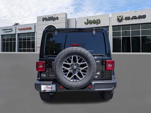New 2026 Jeep Wrangler Unlimited Sahara AWD/4WD image 4